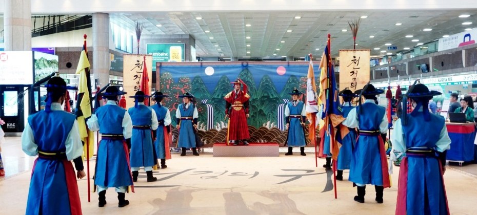 在金海機場觀看了韓國觀光公社的代表劇目——天劍的歸還 (40/40)