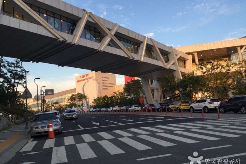 樂天名牌折扣購物中心利川店 (16/20)