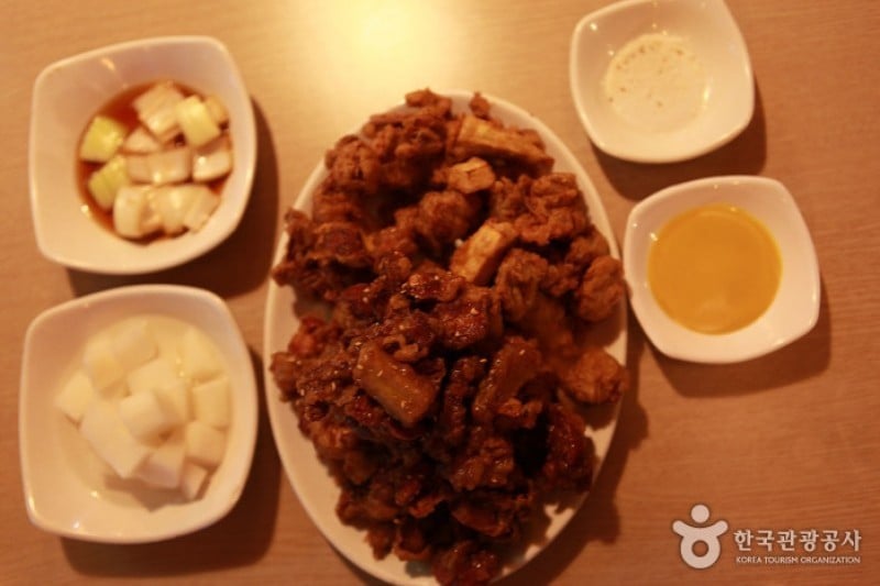 大邱和平市場雞胗胡同대구 평화시장 닭똥집 골목