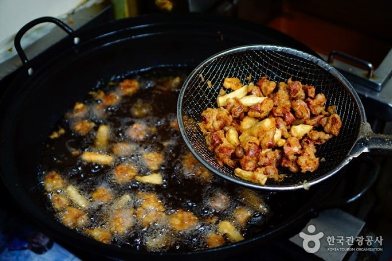 大邱和平市場雞胗胡同대구 평화시장 닭똥집 골목