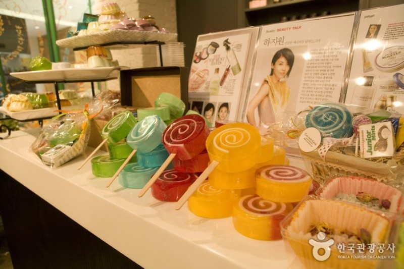 CHIC AND CHICK化妆品店