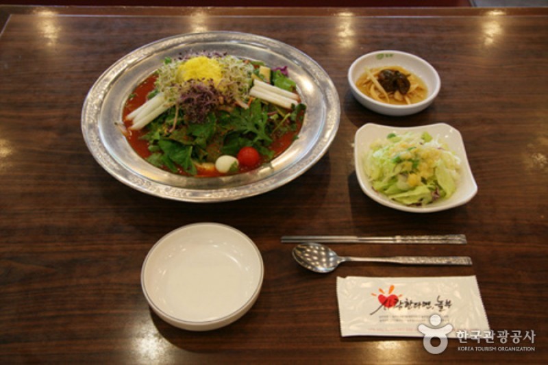 菜包白切肉和糯米腸 (9/10)