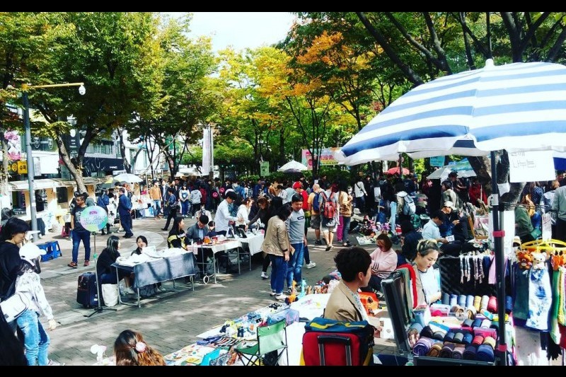 弘大前自由市場