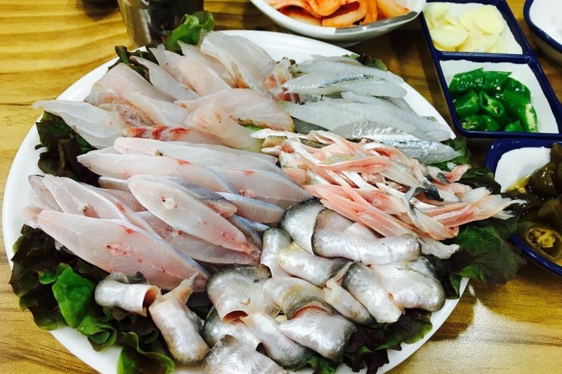 仁川青鱗魚生魚片街 
