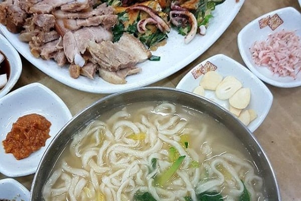 大百手工刀削麪