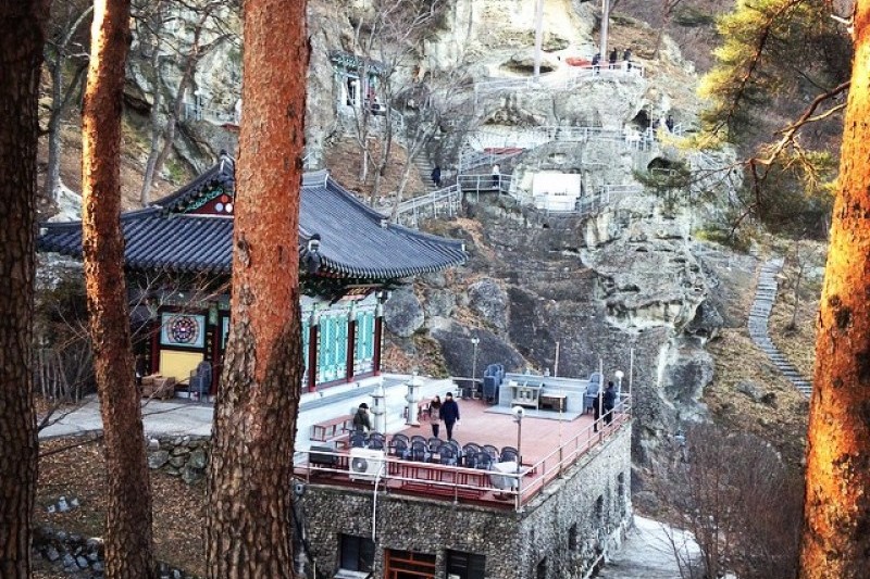 慶州骨窟庵磨崖如來坐像