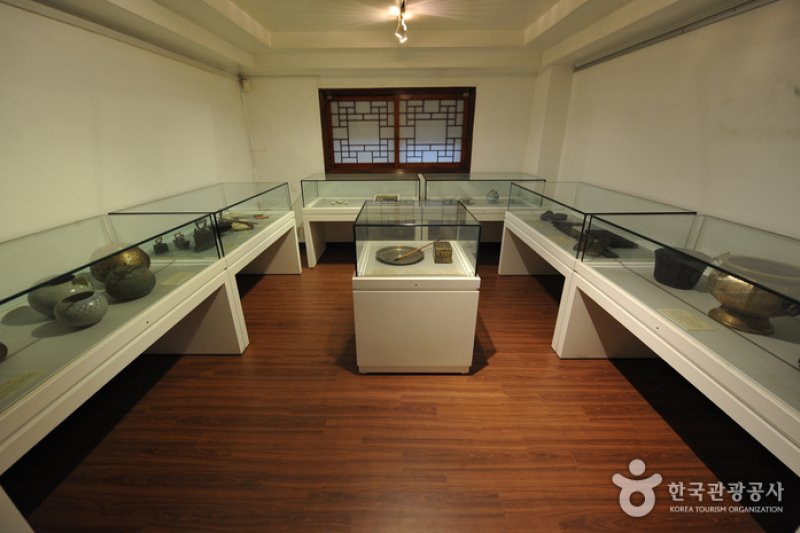 忠賢博物館(충현박물관)