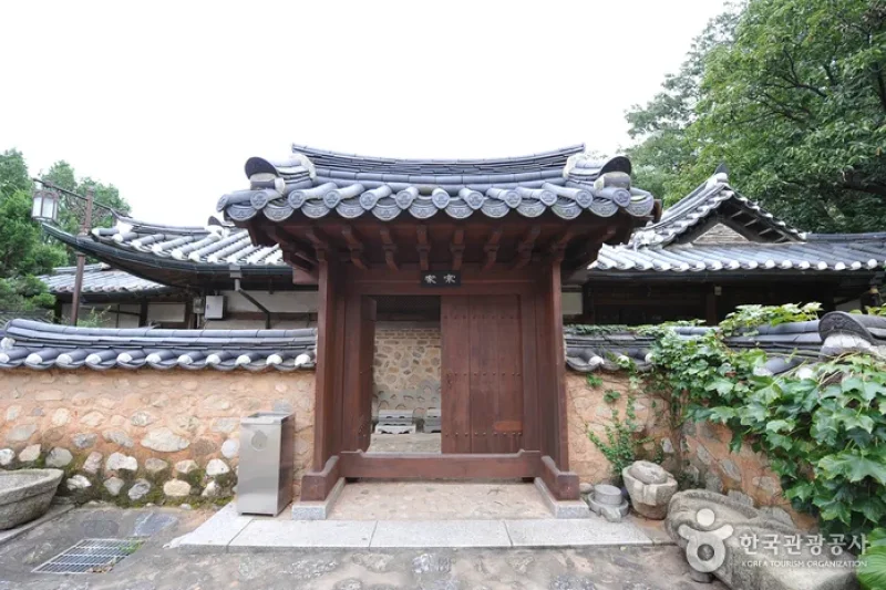 忠賢博物館(충현박물관)