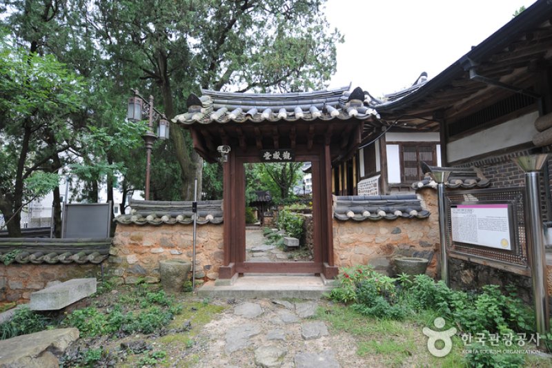 忠賢博物館(충현박물관)