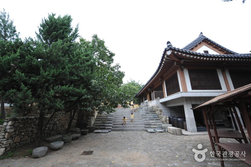 忠賢博物館(충현박물관)