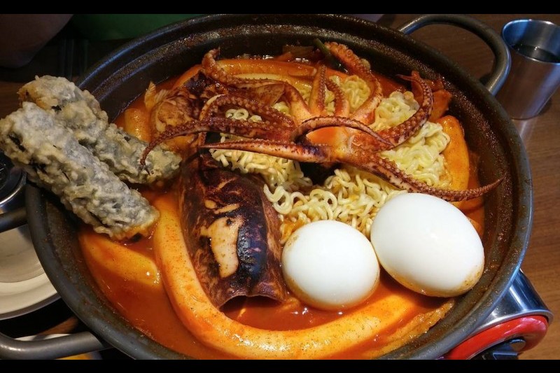模範炒年糕1976 新村直營店