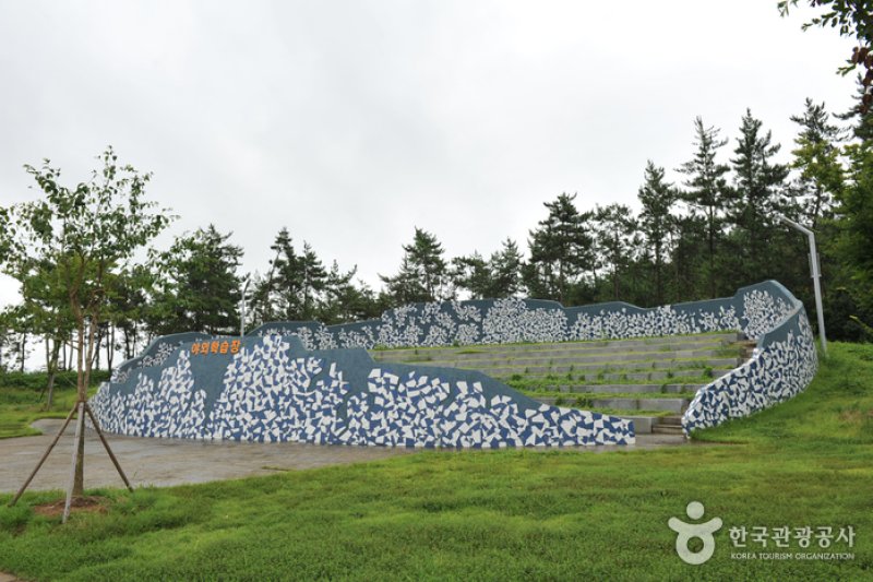 牛項里恐龍化石自然史遺址 (6/16)