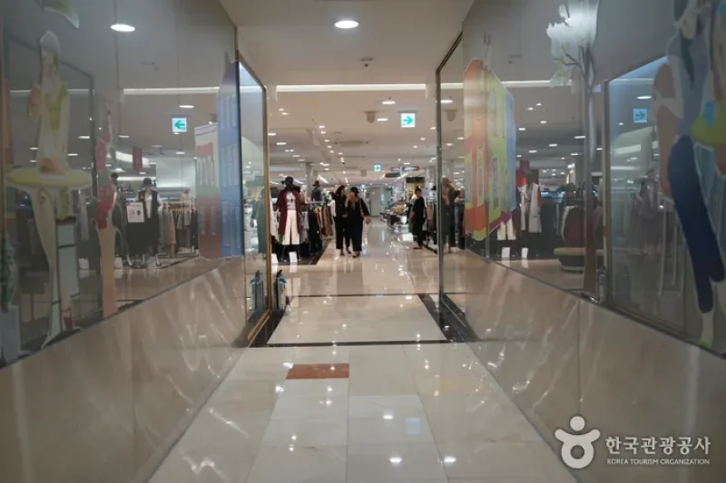 樂天折扣購物中心光州世界盃店 (11/17)