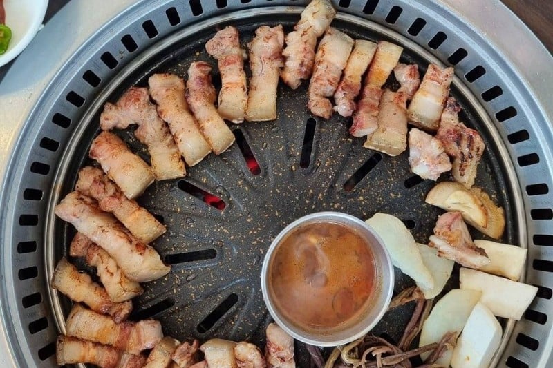 河英 烤黑豬 