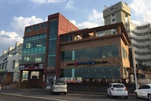 海邊風景生魚片店