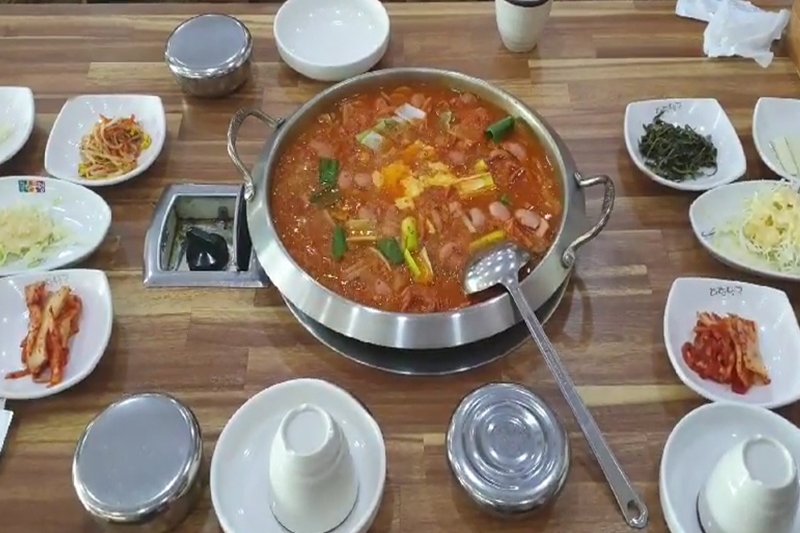 大韓民國部隊鍋(대한민국부대찌개)