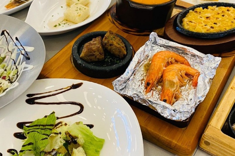 鏡浦台晚上生魚片餐廳