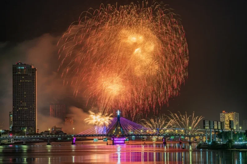 首爾新年除夕夜漢江自助晚餐遊船，煙花秀與倒計時慶典